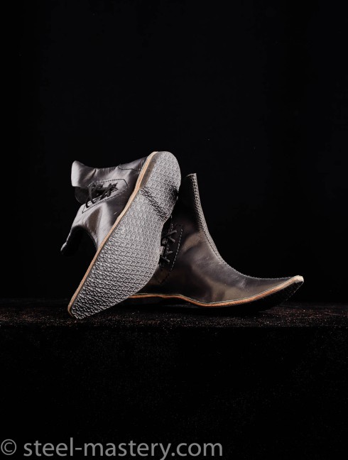 Black Poulaines Ready to ship