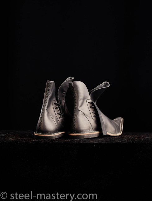 Black Poulaines Ready to ship