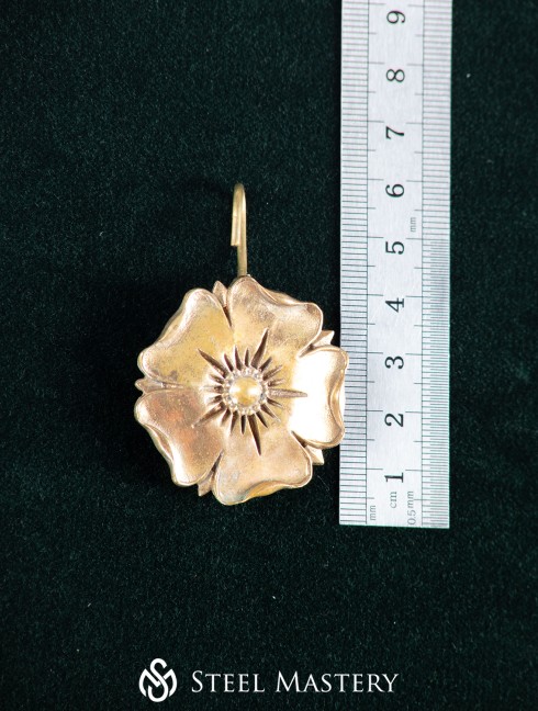 Twin mantle clasp in the form of roses 1380-1800 Alte Kategorien