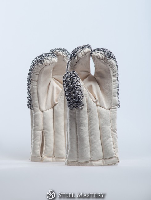 Padded gauntlets with chain mail protection in stock  Alte Kategorien