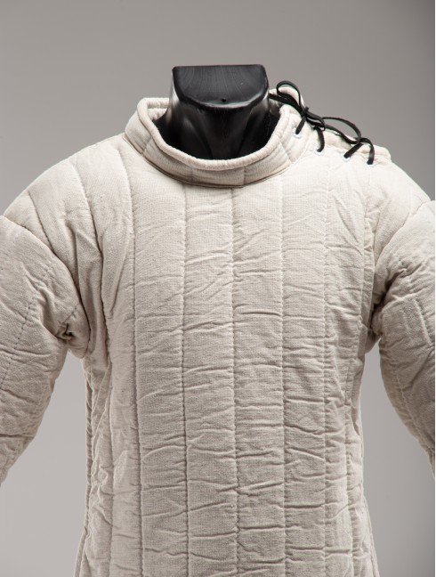 UNCOLORED EUROPEAN FRONT CLOSED GAMBESON IN STOCK S SIZE Fertige Polsterrüstungen