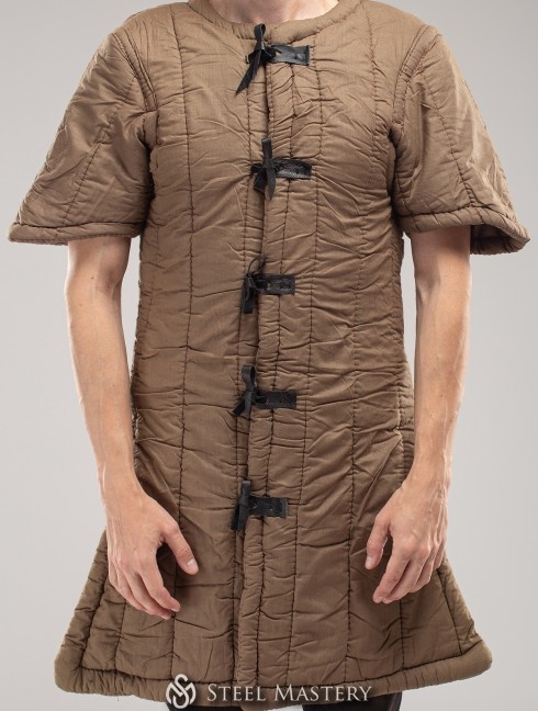 Short sleeve cotton gambeson S size in stock Armures gambisonnées prêtes-à-porter
