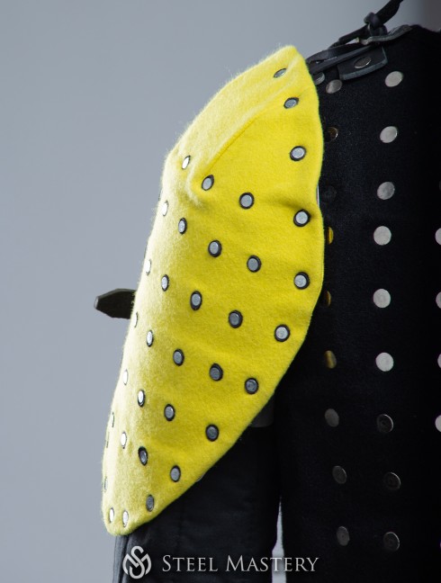 YELLOW COVERED SEGMENTED SPAULDERS XL SIZE IN STOCK Versandfertig