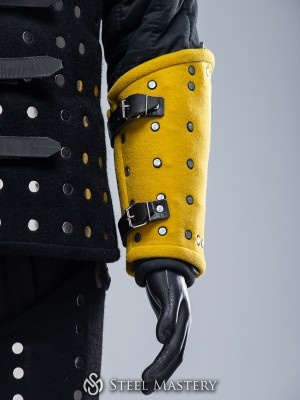 YELLOW WOOLEN MEDIEVAL BRACERS S SIZE IN STOCK Prêt à expédier