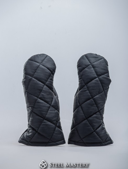 BLACK LEATHER MITTENS WITH DIAMOND STITCHING IN STOCK Fertige Polsterrüstungen