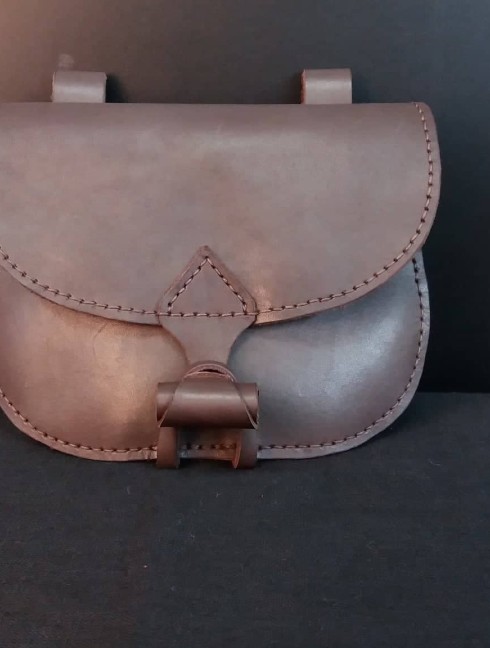 Leather bag with valve Sacs
