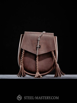 Leather bag with metal nail clasp Bags