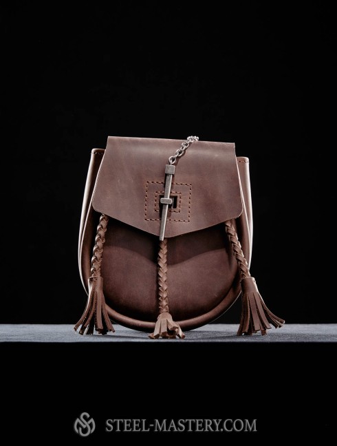 Leather bag with metal nail clasp Bags