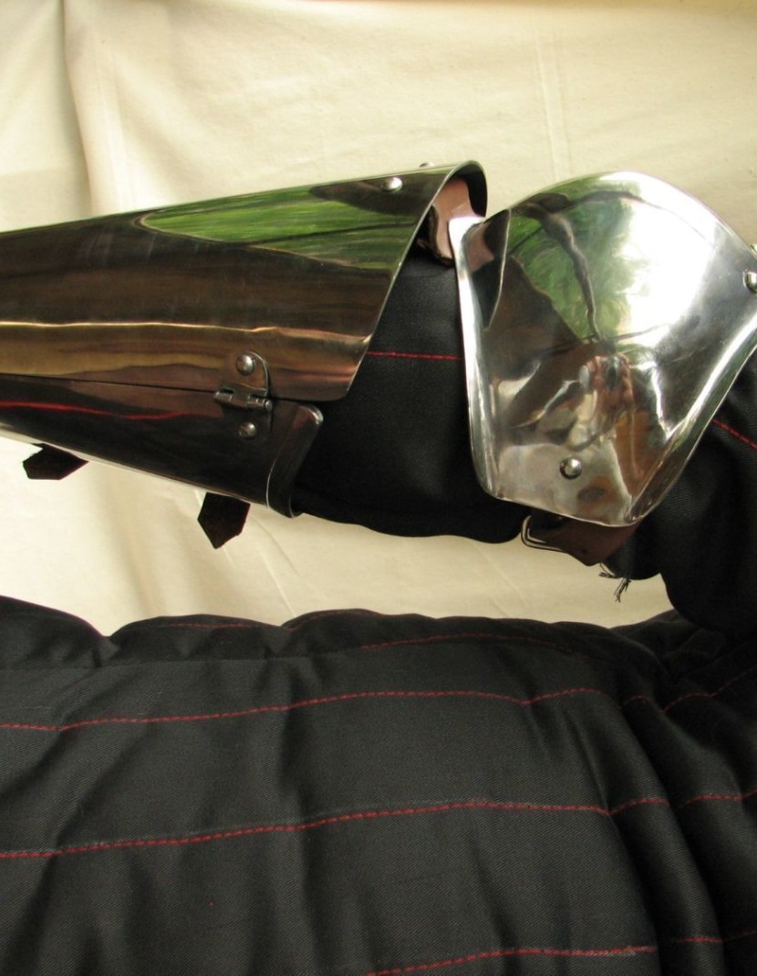 Forearms with elbow caps and round rondels photo made by Steel-mastery.com