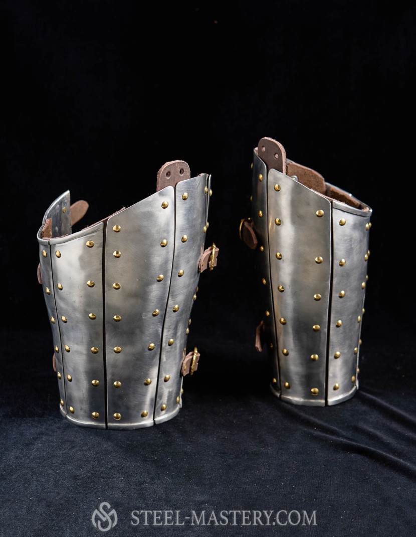 Anatomical splinted bracers photo made by Steel-mastery.com