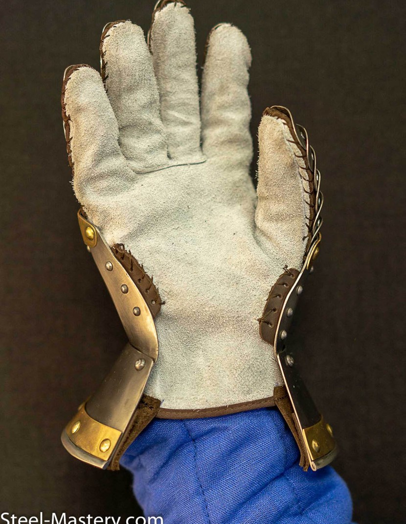 Gauntlets, end of the XIV century photo made by Steel-mastery.com