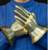 How to wear medieval gloves 