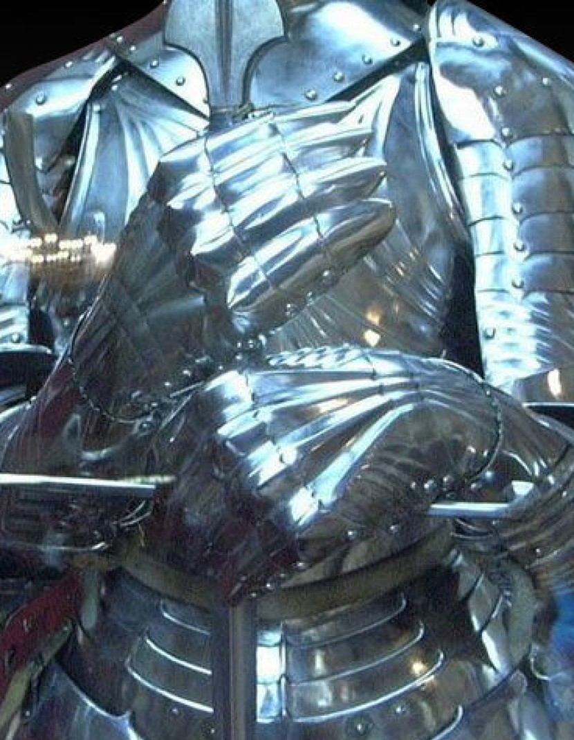 Gothic finger gauntlets photo made by Steel-mastery.com