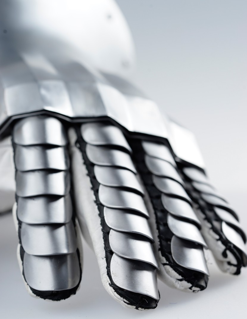 Knight s gloves of the 14th - 15th century photo made by Steel-mastery.com