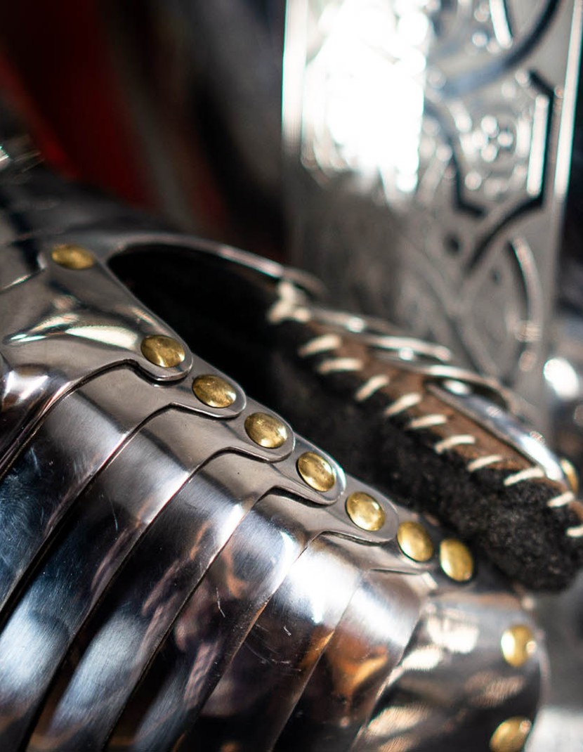 Gauntlets, part of full plate armor (garniture) of George Clifford, end of the XVI century photo made by Steel-mastery.com