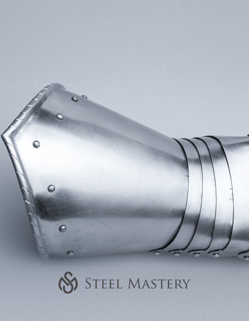 George Clifford Fingered Gauntlets, 16 century photo made by Steel-mastery.com
