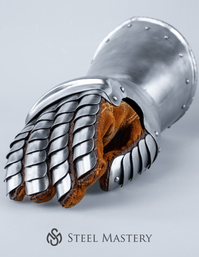 George Clifford Fingered Gauntlets, 16 century photo made by Steel-mastery.com