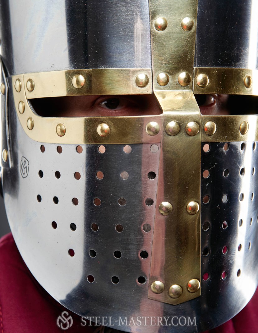Great Helm first half of the 13th century photo made by Steel-mastery.com