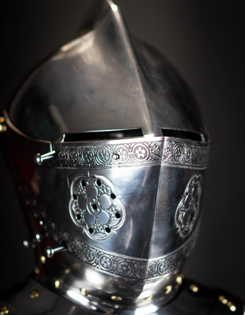Armet, part of full plate armor (garniture) of George Clifford, end of the XVI century photo made by Steel-mastery.com