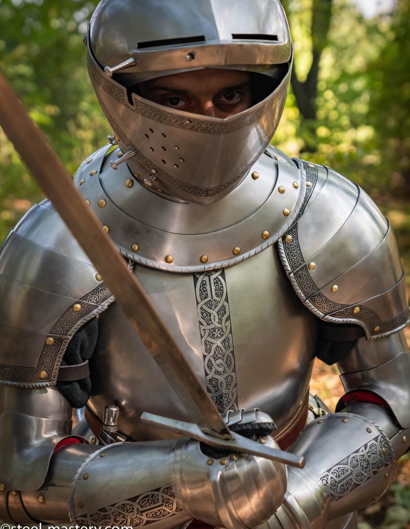 Armet, part of full plate armor (garniture) of George Clifford, end of the XVI century photo made by Steel-mastery.com
