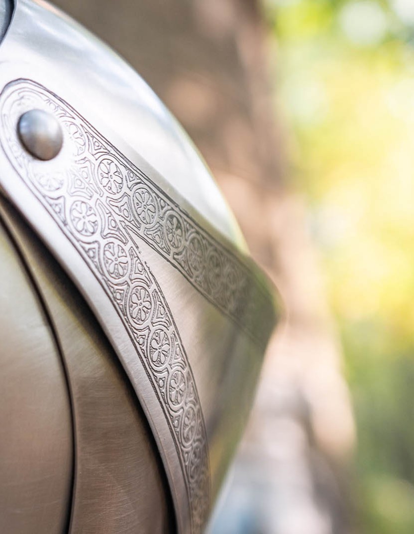 Armet, part of full plate armor (garniture) of George Clifford, end of the XVI century photo made by Steel-mastery.com