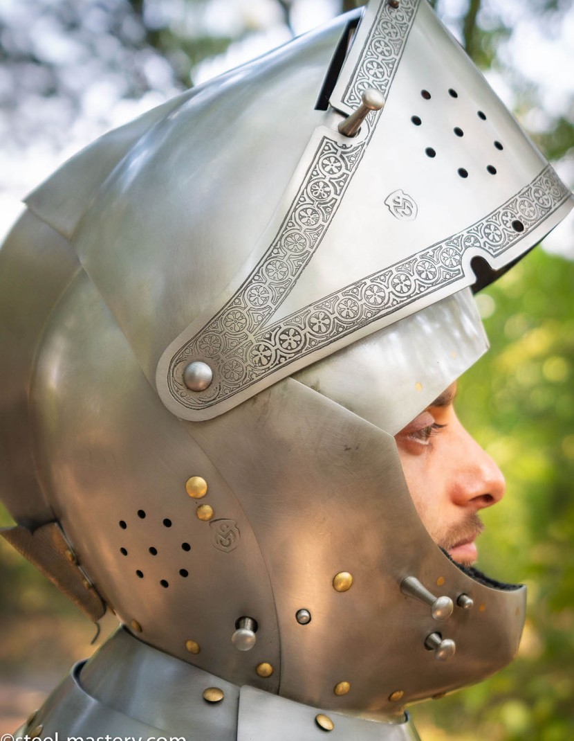 Armet, part of full plate armor (garniture) of George Clifford, end of the XVI century photo made by Steel-mastery.com