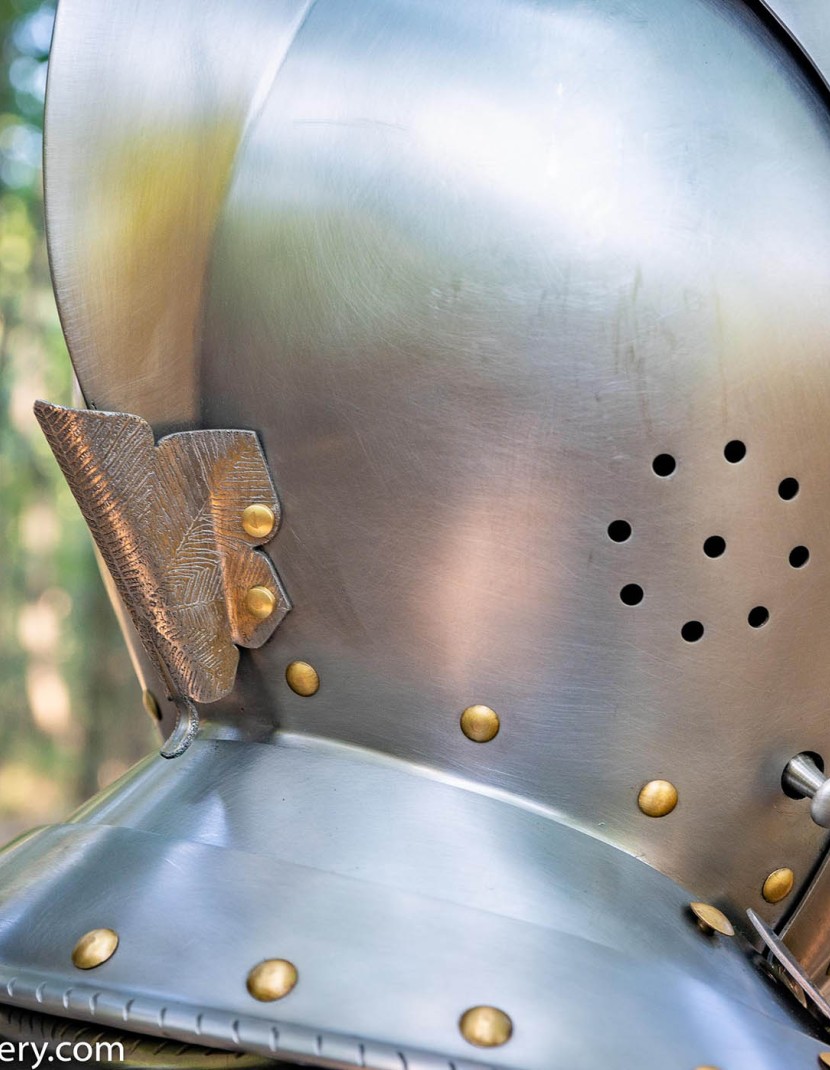 Armet, part of full plate armor (garniture) of George Clifford, end of the XVI century photo made by Steel-mastery.com