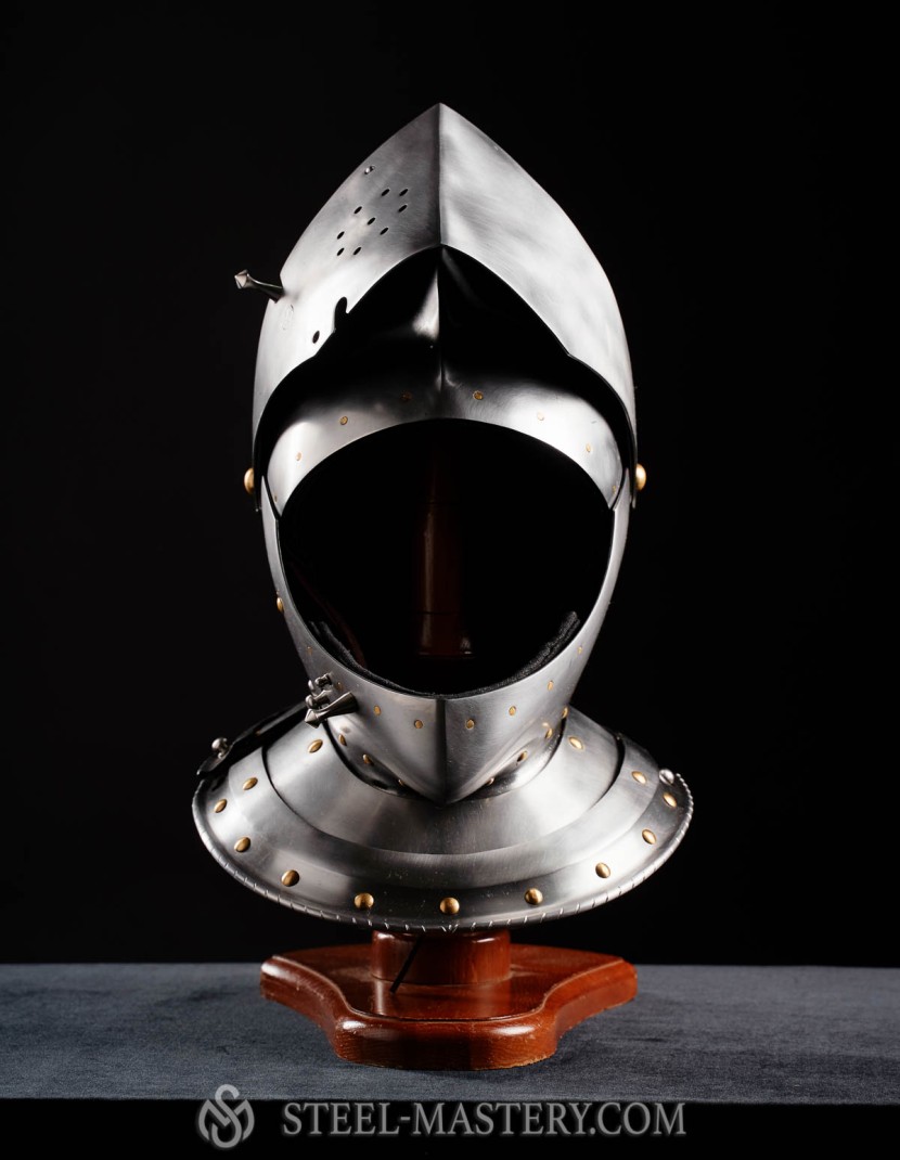 Armet, part of full plate armor (garniture) of George Clifford, end of the XVI century photo made by Steel-mastery.com