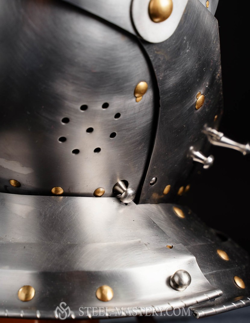 Armet, part of full plate armor (garniture) of George Clifford, end of the XVI century photo made by Steel-mastery.com