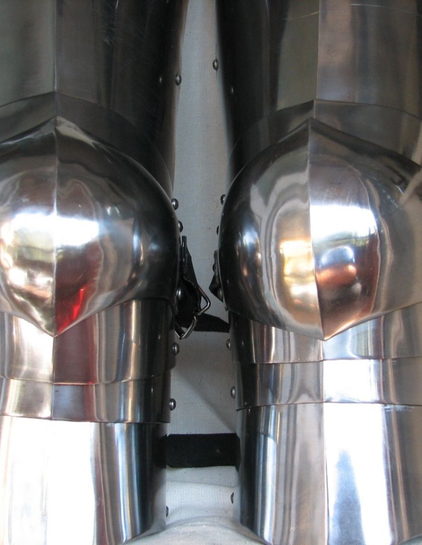 Plate legs of the  2nd part of the 15th century  photo made by Steel-mastery.com
