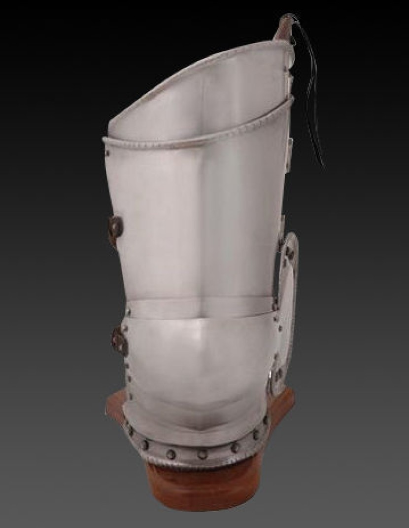 Plate legs of the 16th century  photo made by Steel-mastery.com