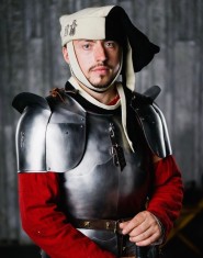 English pauldrons late 15th century