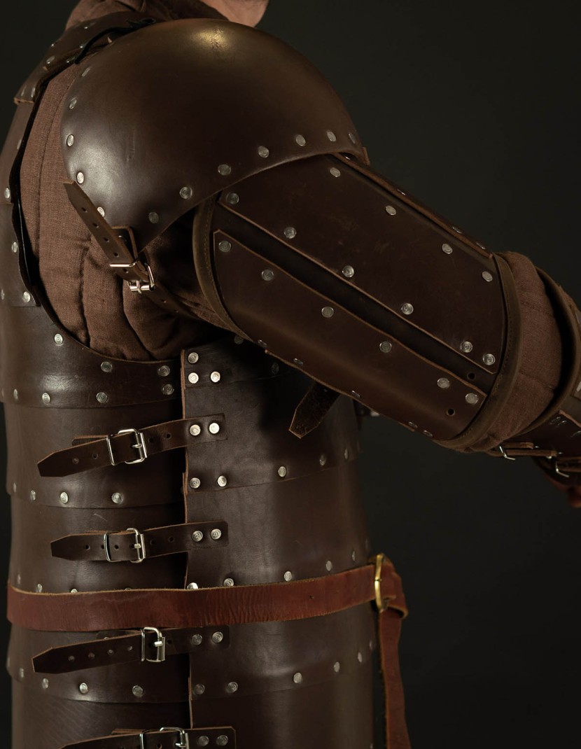 Whole hammered spaulders covered with leather photo made by Steel-mastery.com