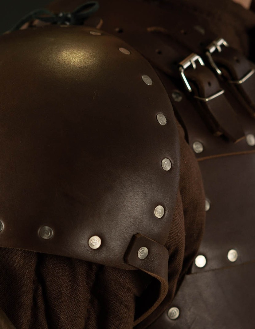 Whole hammered spaulders covered with leather photo made by Steel-mastery.com