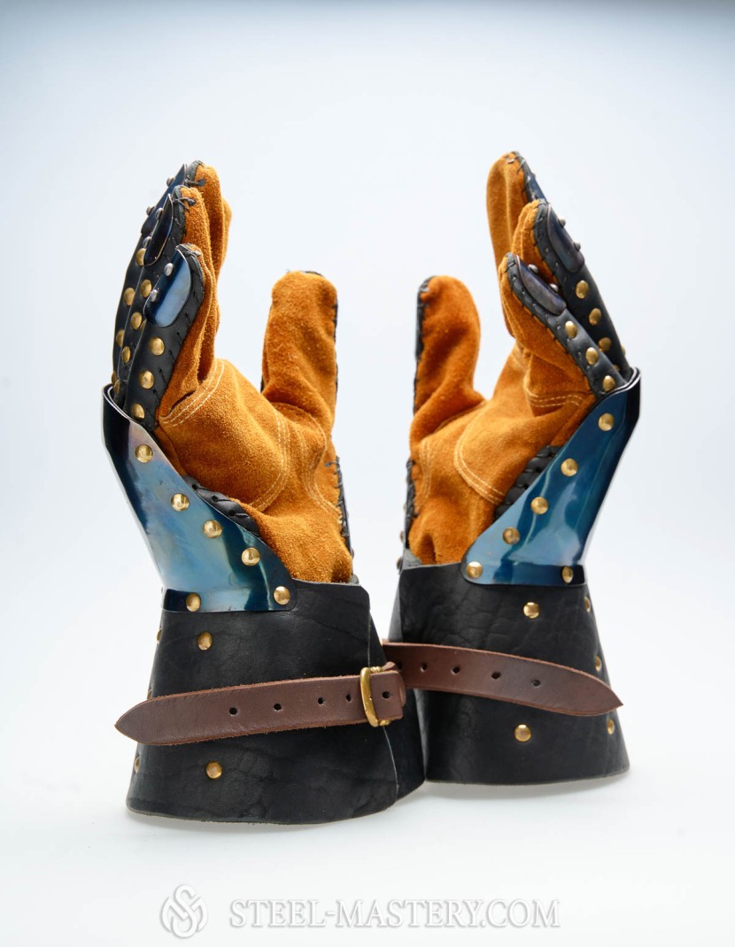 Brigandine gauntlets - mid 14th century photo made by Steel-mastery.com