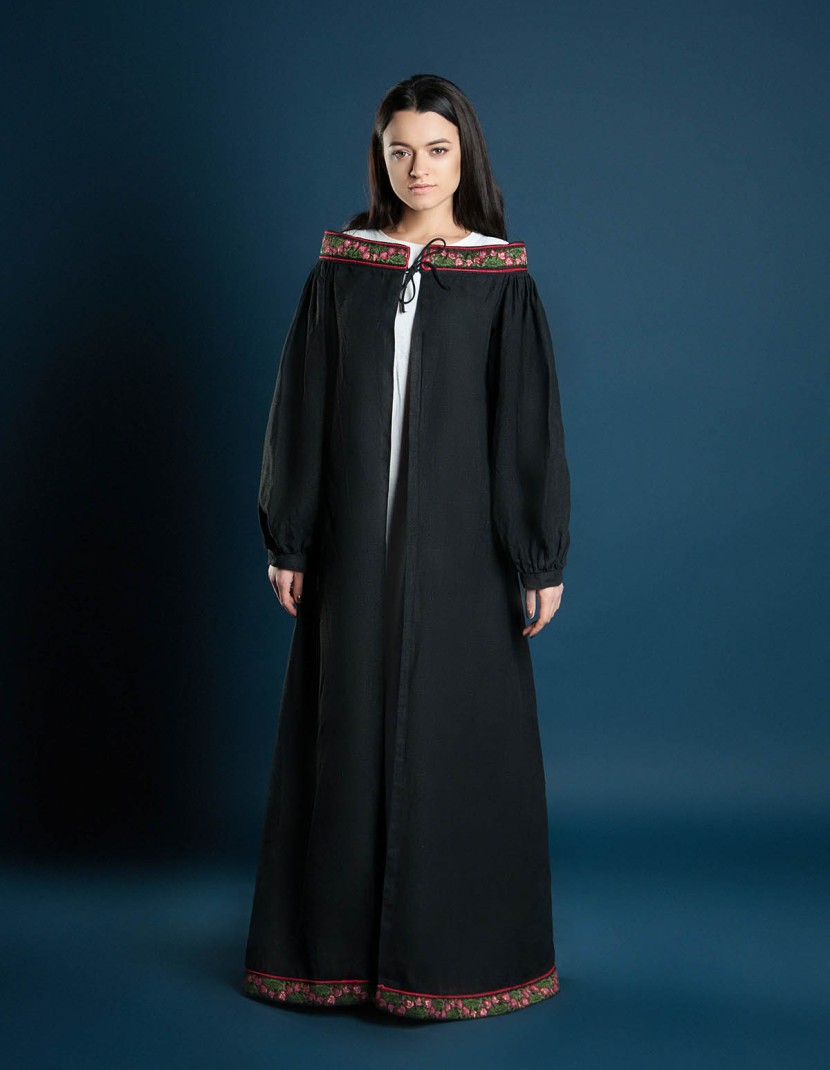Coat with open shoulders photo made by Steel-mastery.com
