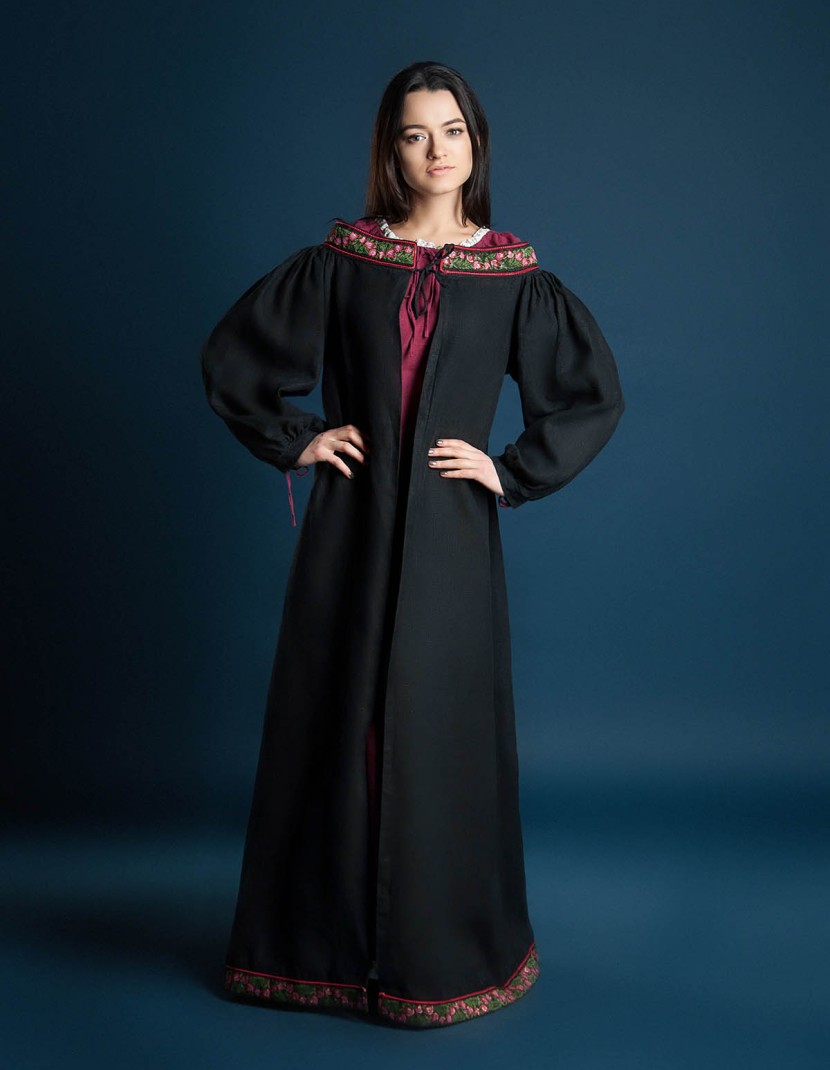 Coat with open shoulders photo made by Steel-mastery.com