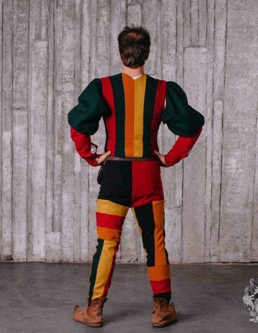 Italian Renaissance men’s costume, XV century photo made by Steel-mastery.com