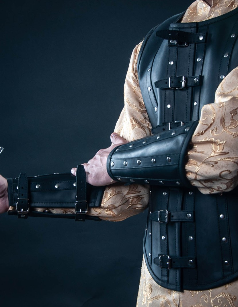 Leather vest and bracers in Renaissance style photo made by Steel-mastery.com