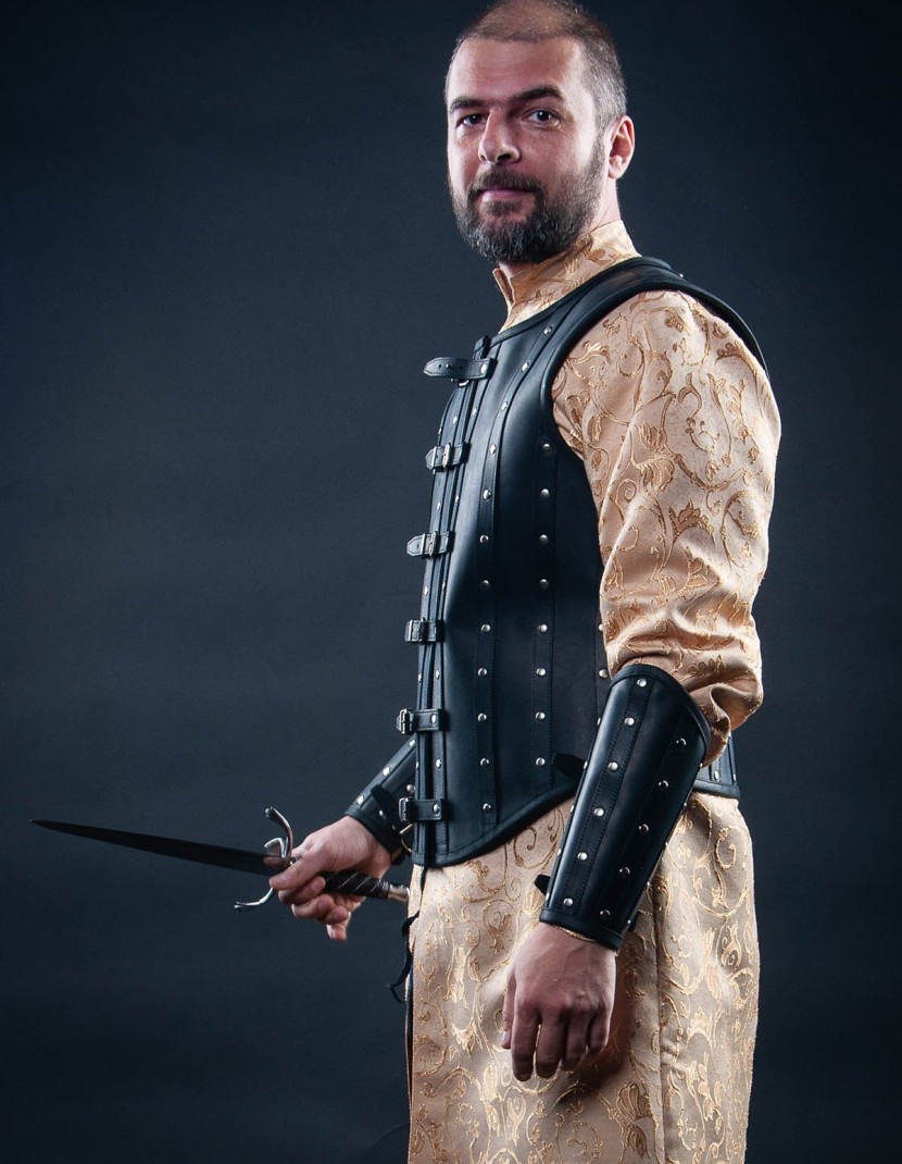 Leather vest and bracers in Renaissance style photo made by Steel-mastery.com