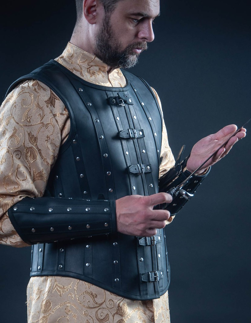 Leather vest and bracers in Renaissance style photo made by Steel-mastery.com
