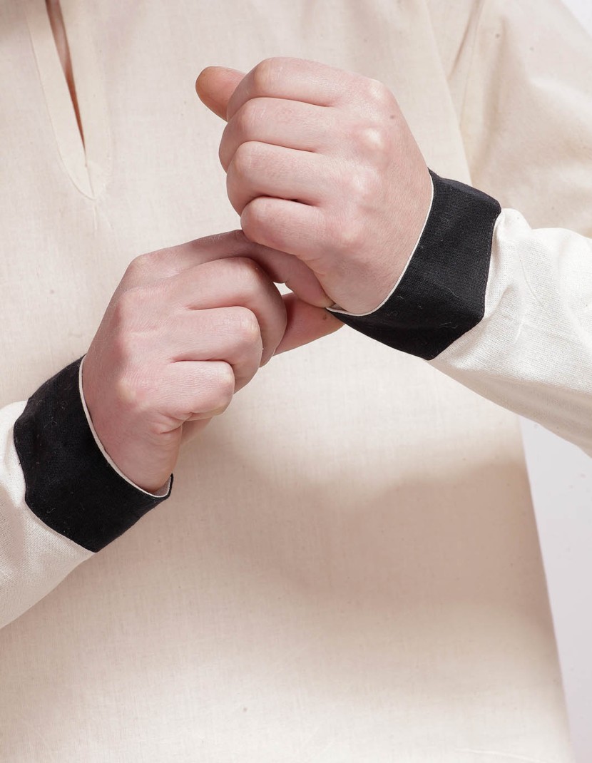 Costume of knight, XIV century photo made by Steel-mastery.com