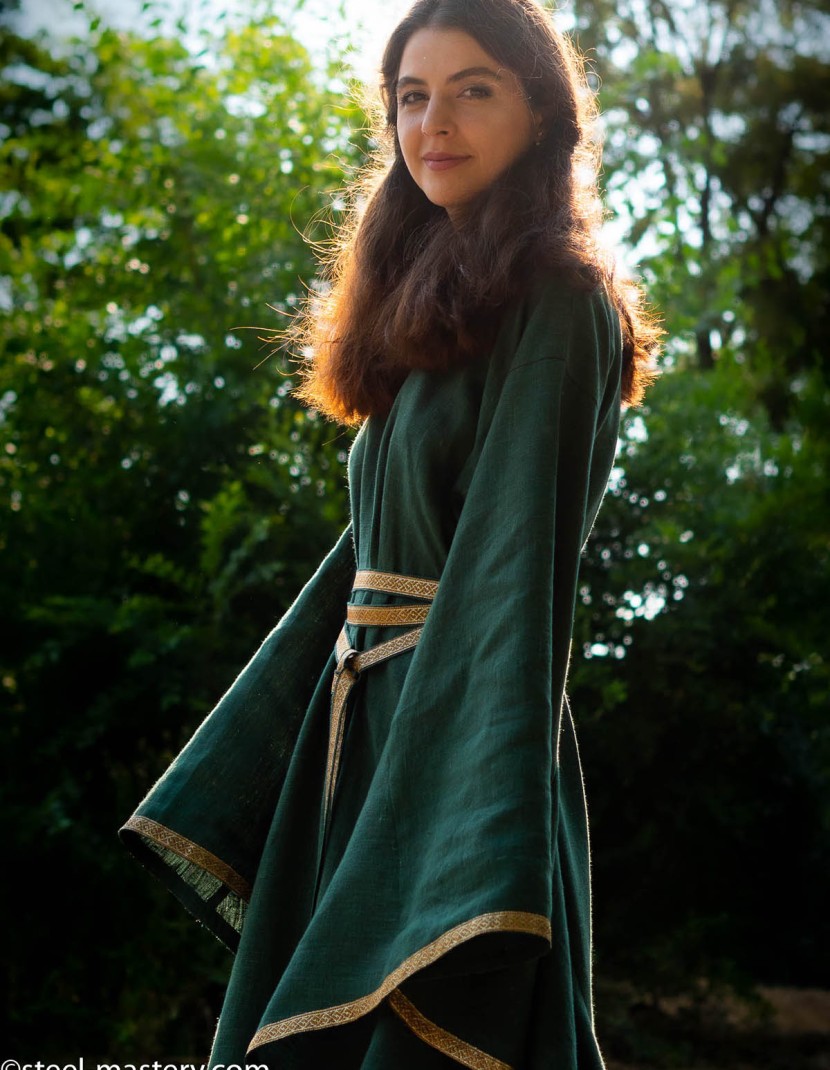 Early bliaut dress 12th Century photo made by Steel-mastery.com