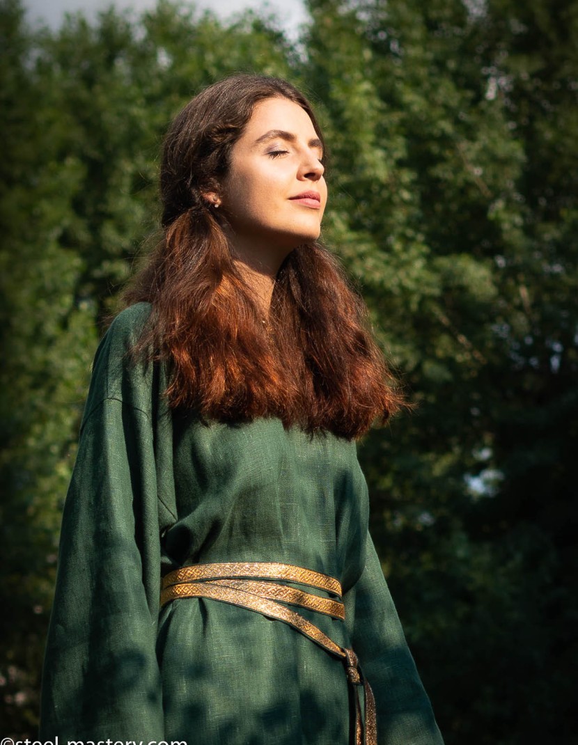 Early bliaut dress 12th Century photo made by Steel-mastery.com