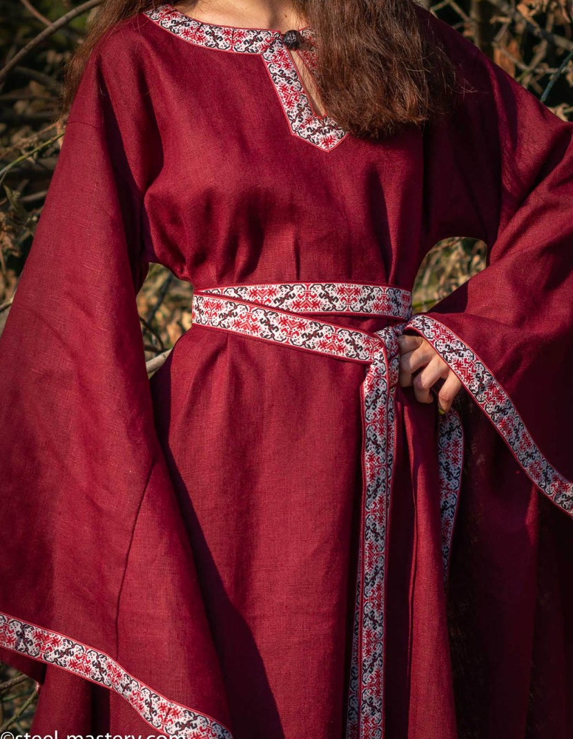 Early bliaut dress 12th Century photo made by Steel-mastery.com