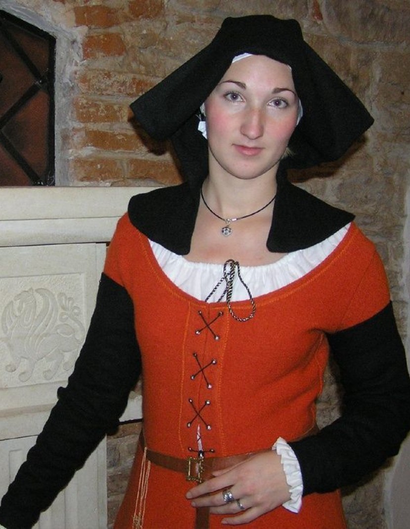 Medieval European dress, wool, 16th century photo made by Steel-mastery.com