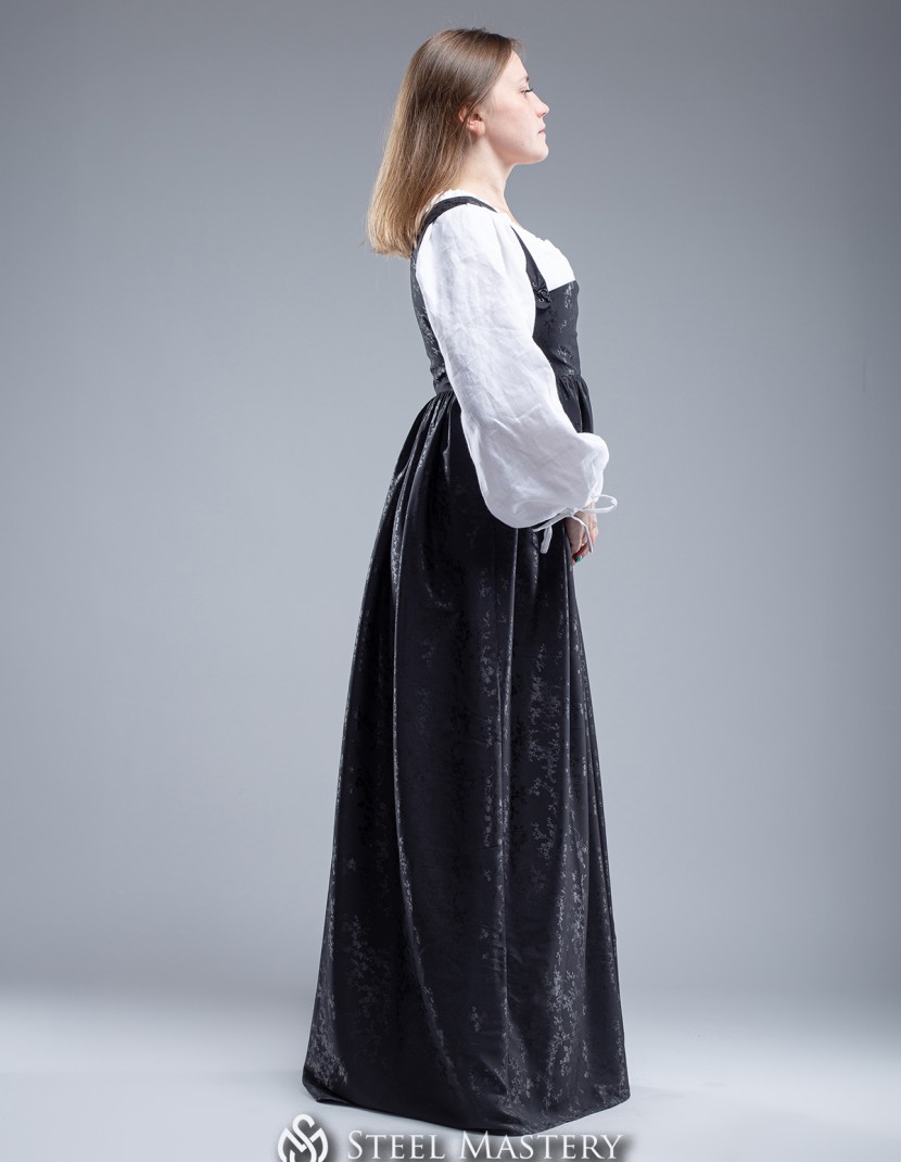 Italian dress with chemise, XV century photo made by Steel-mastery.com