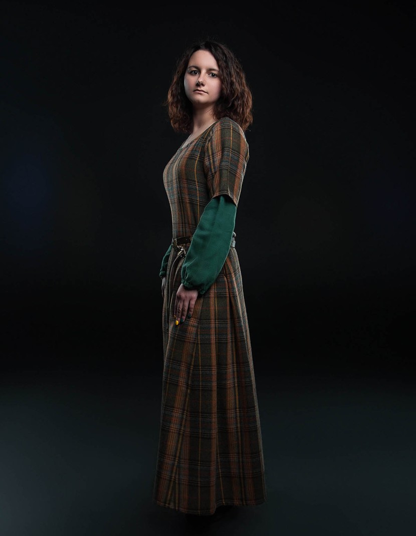 Middle ages women's clothing photo made by Steel-mastery.com