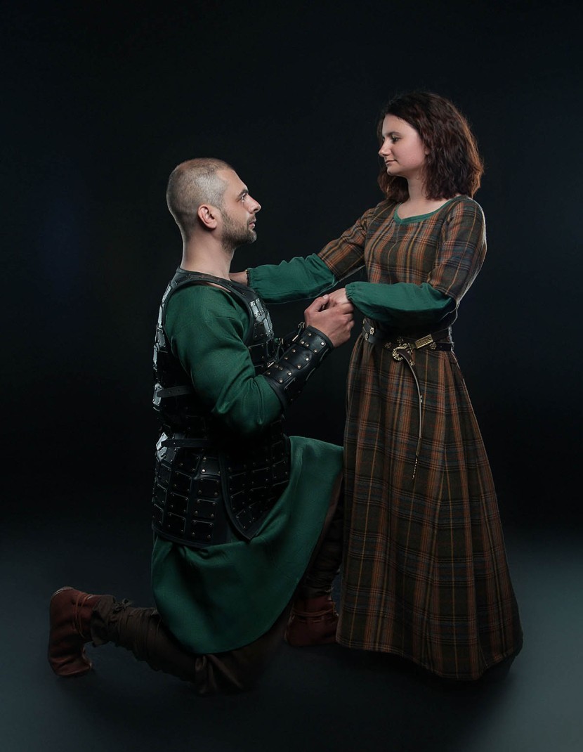 Middle ages women's clothing photo made by Steel-mastery.com