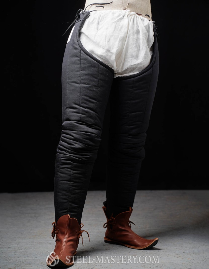 Padded chausses with a kneecap photo made by Steel-mastery.com